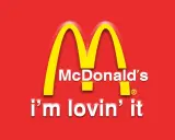 Logo McDonald's z hasłem "i'm lovin' it". Klasyczne śmieszne hasła reklamowe, które zapadają w pamięć.