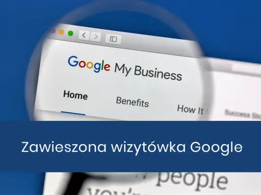 Widok strony Google My Business pod lupą. Zawieszona wizytówka Google może oznaczać problemy z widocznością firmy w wyszukiwarce.