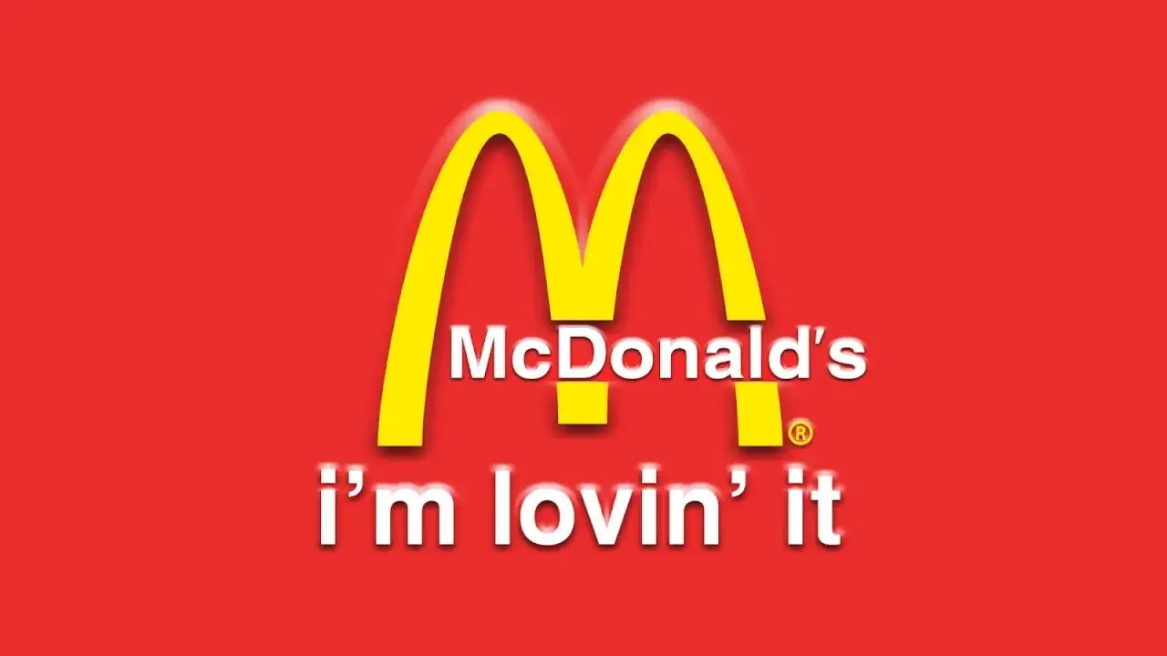 Logo McDonald's z hasłem 